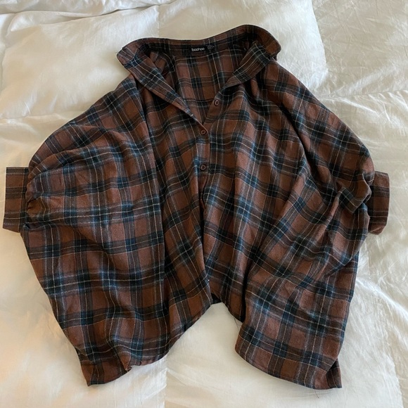 Oversized short sleeve plaid top